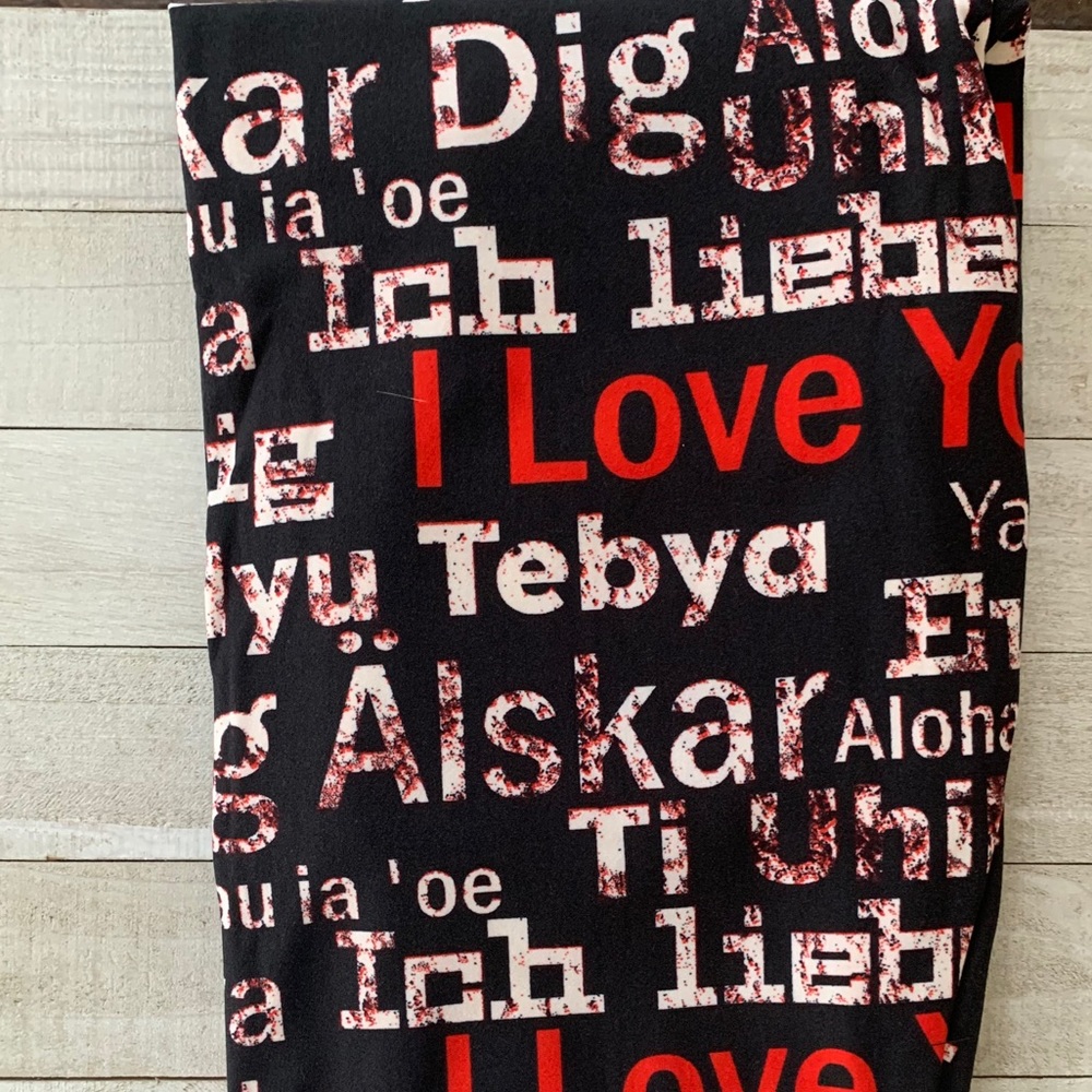 ❤️ LuLaRoe Valentines Day leggings - new! ❤️